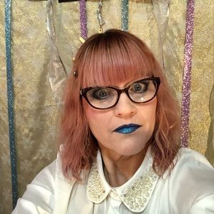 Meet your Posher, Gloria